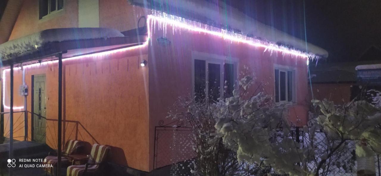 Gostynnyi Dvir U Marichky Hotel Lazeshchyna Bagian luar foto